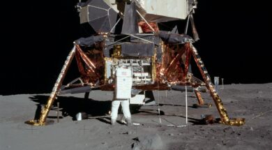 moon-landing-60543_1920